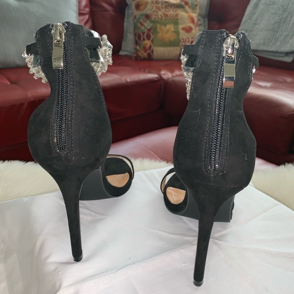Women’s Heels Shoes - Picture 4 of 7